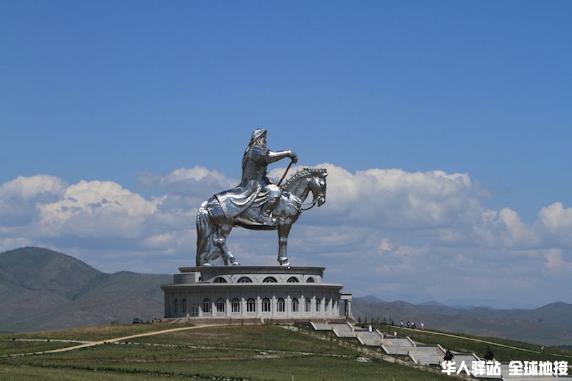 genghis_khan_statue_complex.jpg