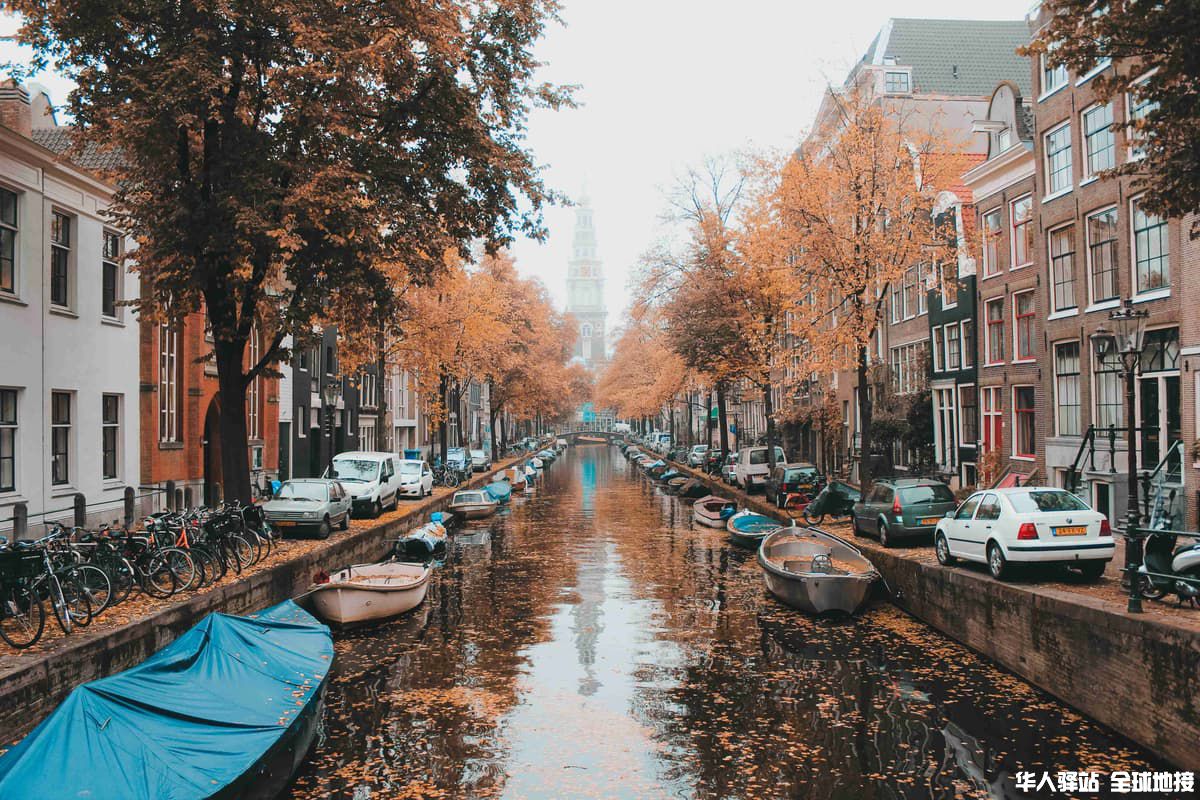 Autumn_Canal_Scene_with_Orange_Leaves_and_Reflections_RHEqMDB.jpg